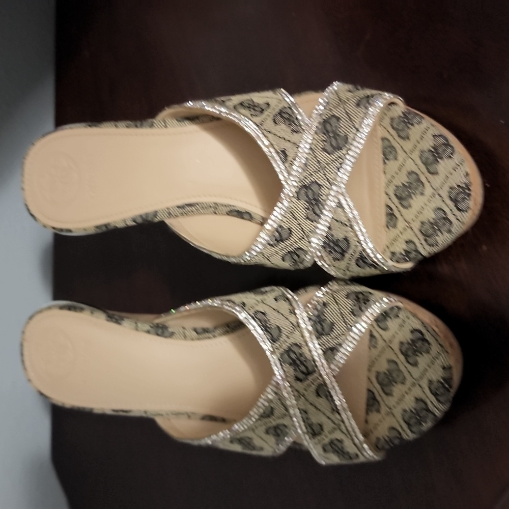 GUESS ELEONORA 4 WEDGE SANDALS SIZE 8.5 NIB